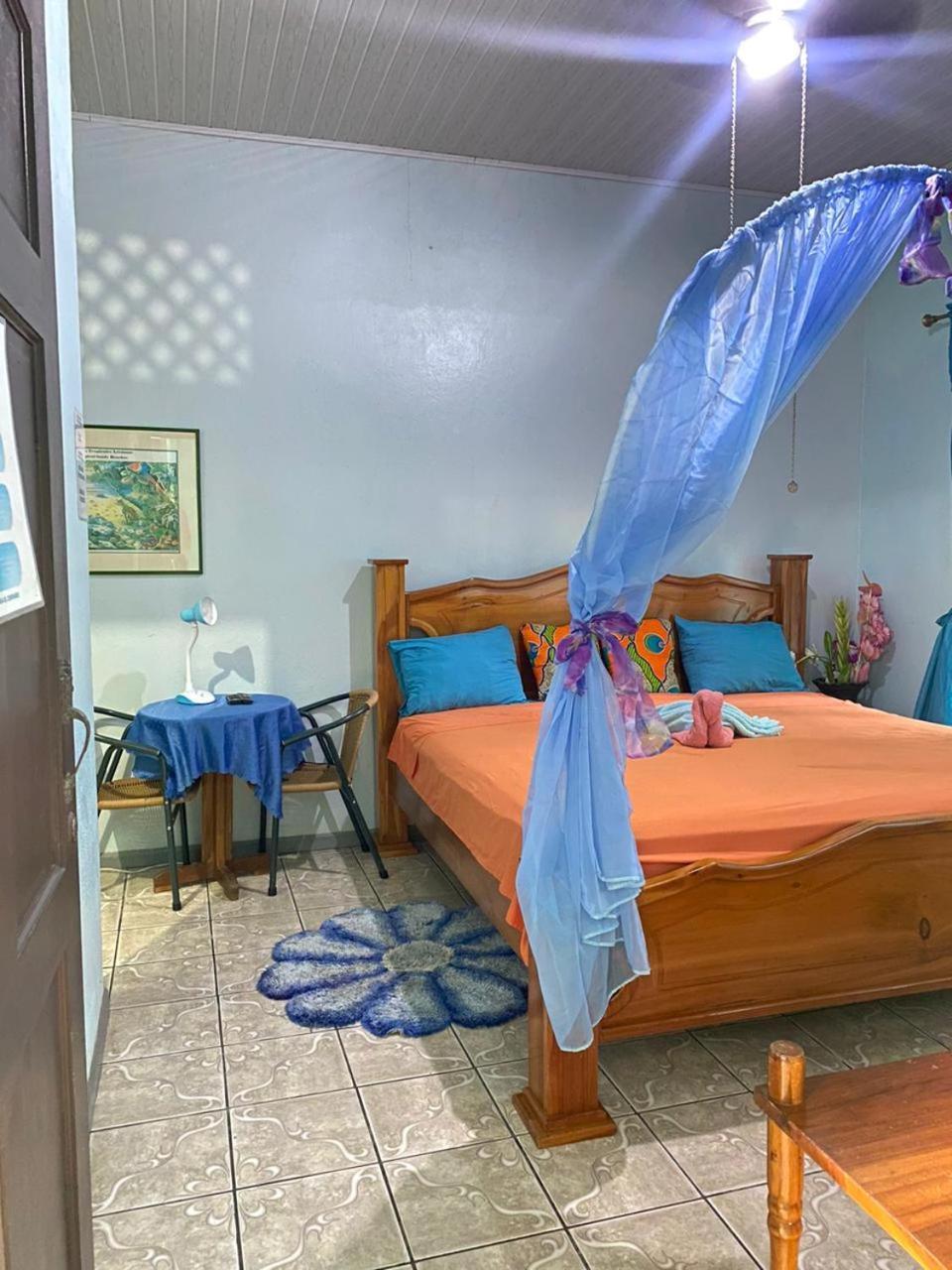 Cabinas Mitchaelle'S Puerto Viejo de Talamanca Экстерьер фото